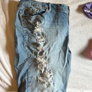 Gently used toward jeans distressed shorts